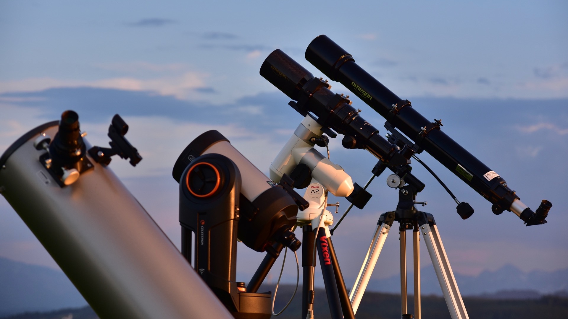 Newcomers to astronomy are faced with a confusing selection of telescopes. Our experts quickly shed more light on them for you