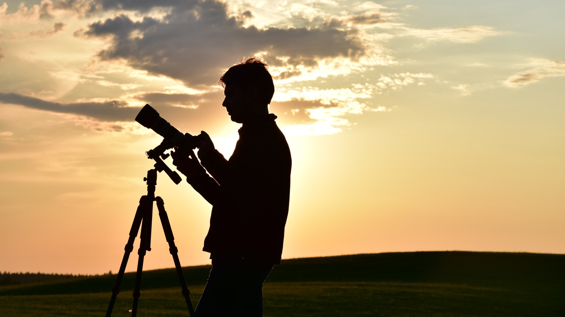 Astrophotography with a stand-alone camera