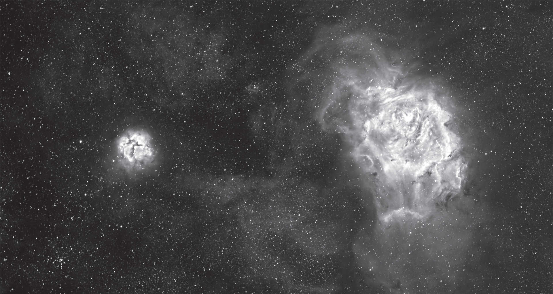 Nebuloasa Laguna și nebuloasa Trifidă (M 8 și M 20) din constelația Săgetătorul. Imaginea însumată a șase expuneri cu un timp de expunere de 1 minut fiecare, șase expuneri cu un timp de expunere de 15 minute fiecare și 2 expuneri cu un timp de expunere de 60 de minute fiecare. Cameră foto: SBIG STF-8300, filtru Hα cu trecere de 35nm, telescop: refractor de 130 mm la o distanță focală de 1000 mm. U. Dittler