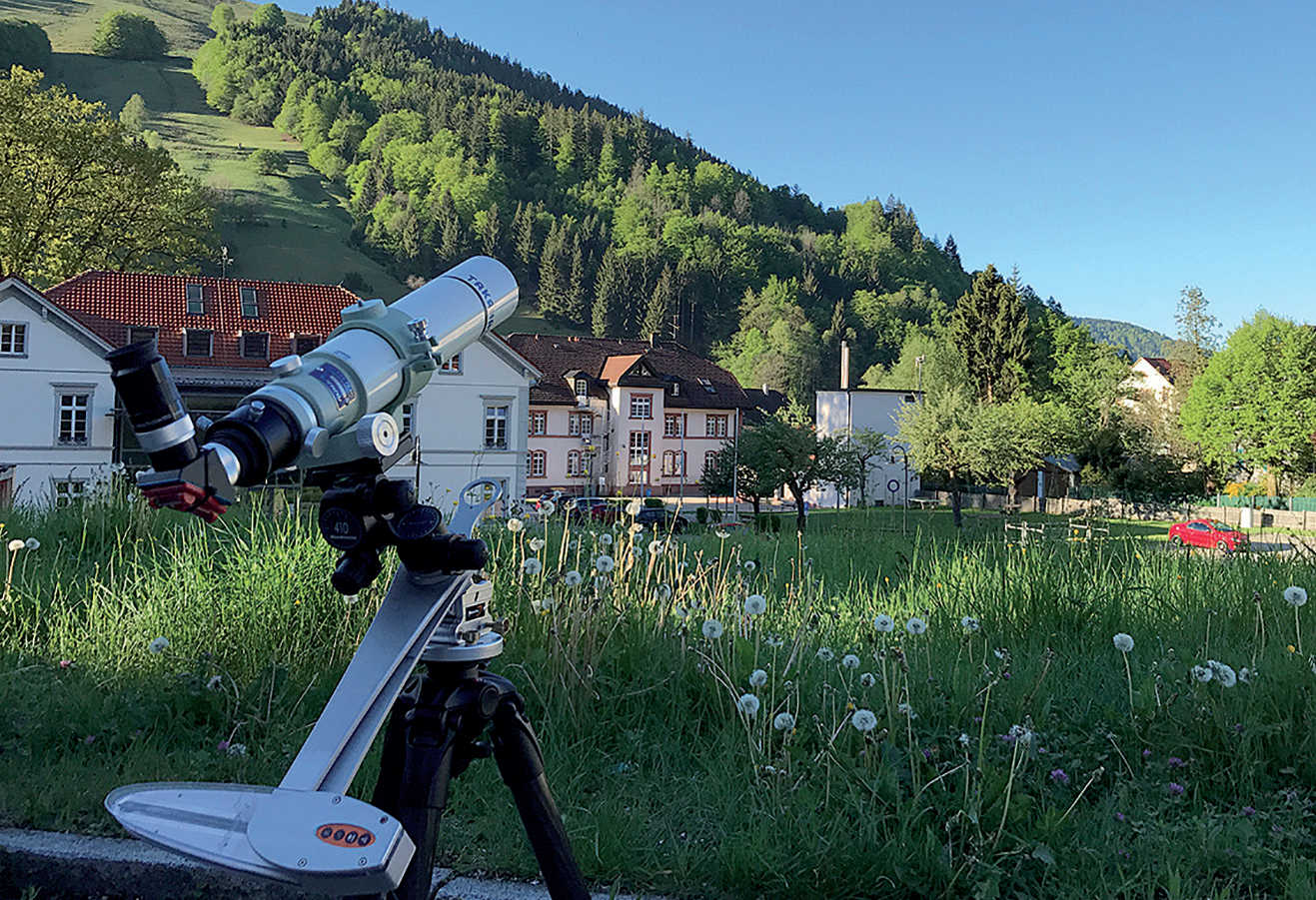 The equipment used to create the first picture: a Takahashi FS-60Q with a focal length of 600mm on an AstroTrack travel mount, the camera is a Point Grey Grasshopper GS3-U3-28S5M. For exact alignment, an eyepiece is inserted into the telescope where, later, the camera will be positioned. U. Dittler