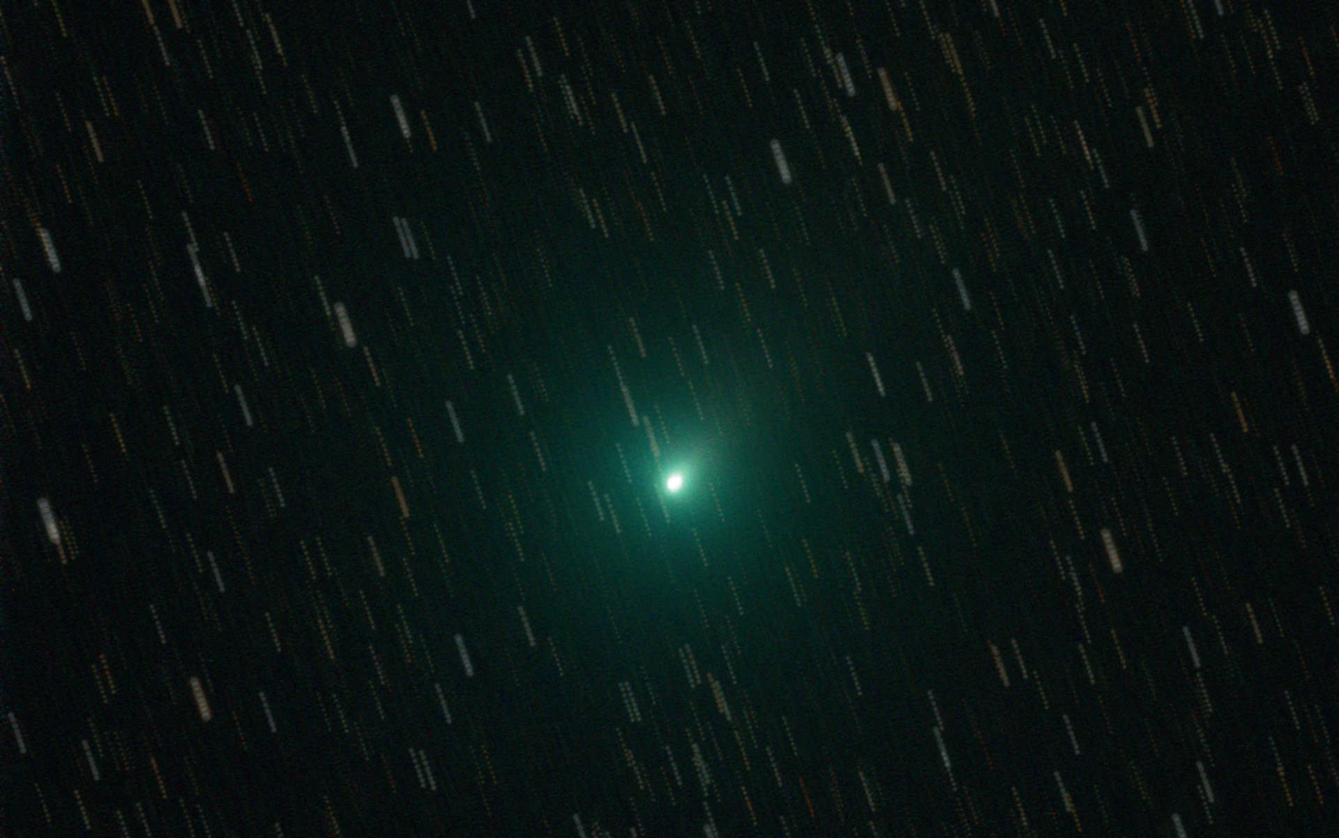 Composite image of comet 103P (Hartley). You have two image-processing options: either centre the individual images on the comet, so that the stars appear as lines on the composite image, thus impressively showing the dynamic movement of the comet across the night sky...