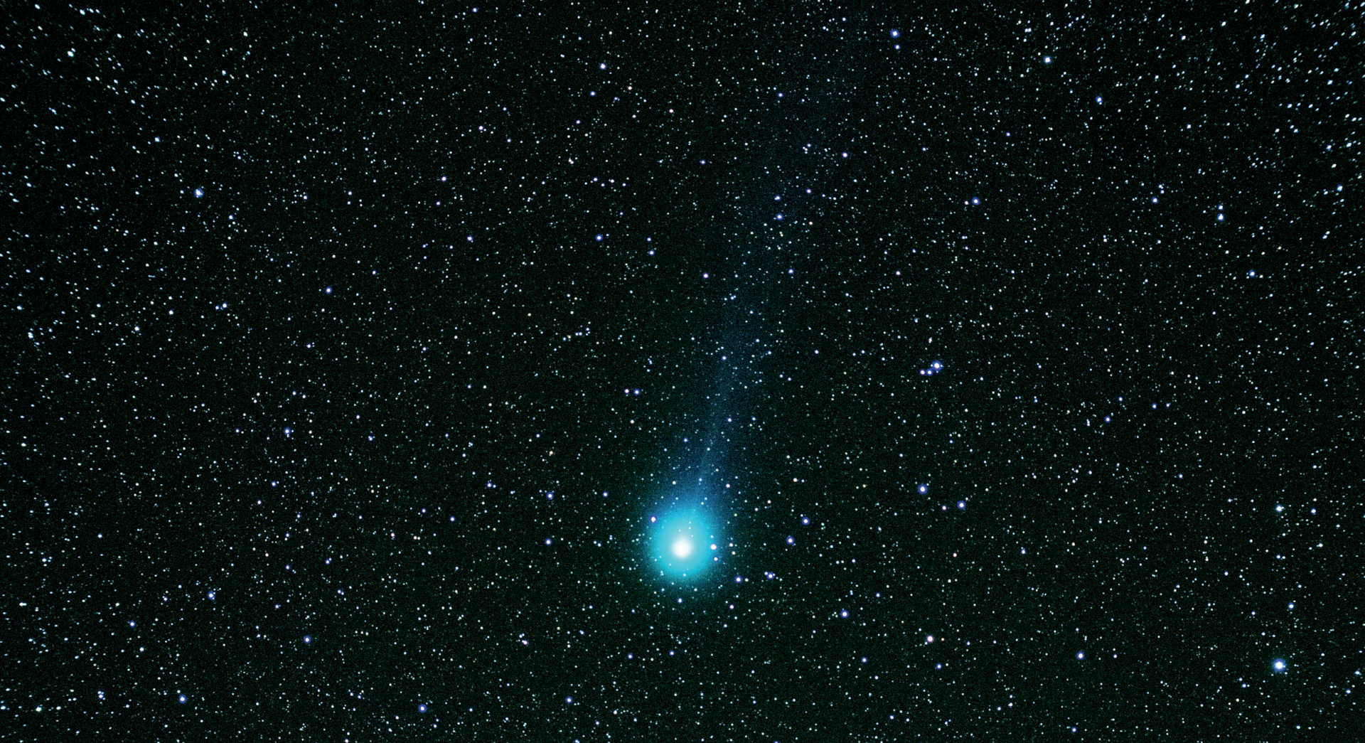 Comet C/2014 Q2 (Lovejoy) with a short focal length refractor. Composite image captured on 7.3.2015 using a Canon D550 DSLR on a 355mm apo refractor with a 60mm aperture. Five shots each with an exposure time of 120 seconds (total exposure time: 10 minutes) were combined with DeepSkyStacker and Photoshop for the total image. U. Dittler