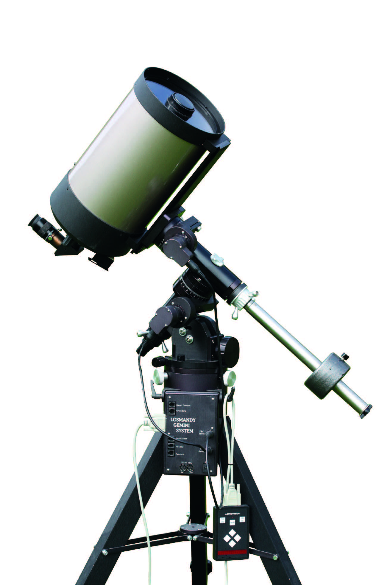 Pour observer la Lune et les planètes, on utilise ici un télescope Schmidt-Cassegrain placé sur une monture allemande de type Losmandy GM-8. Cette monture est nettement plus massive et sa capacité de charge est ainsi plus grande que celle de la monture légère sur la photo 2. Les deux axes de cette monture sont motorisés et la monture est en outre munie d’une fonctionnalité GoTo permettant d’approcher de nombreux objets célestes avec l'assistance de de l'ordinateur.