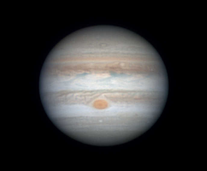 Bild des Planeten Jupiter, aufgenommen am 8.4.2017 mit einem 10-Zoll-Newton-Teleskop, Barlow und ZWO ADC bei f=4300mm. Aufgezeichnet mit einer ASI224MC-Kamera mit RGB-Filtern. Summenbild aus 2000 von 4000 Bildern. Volker Heinz