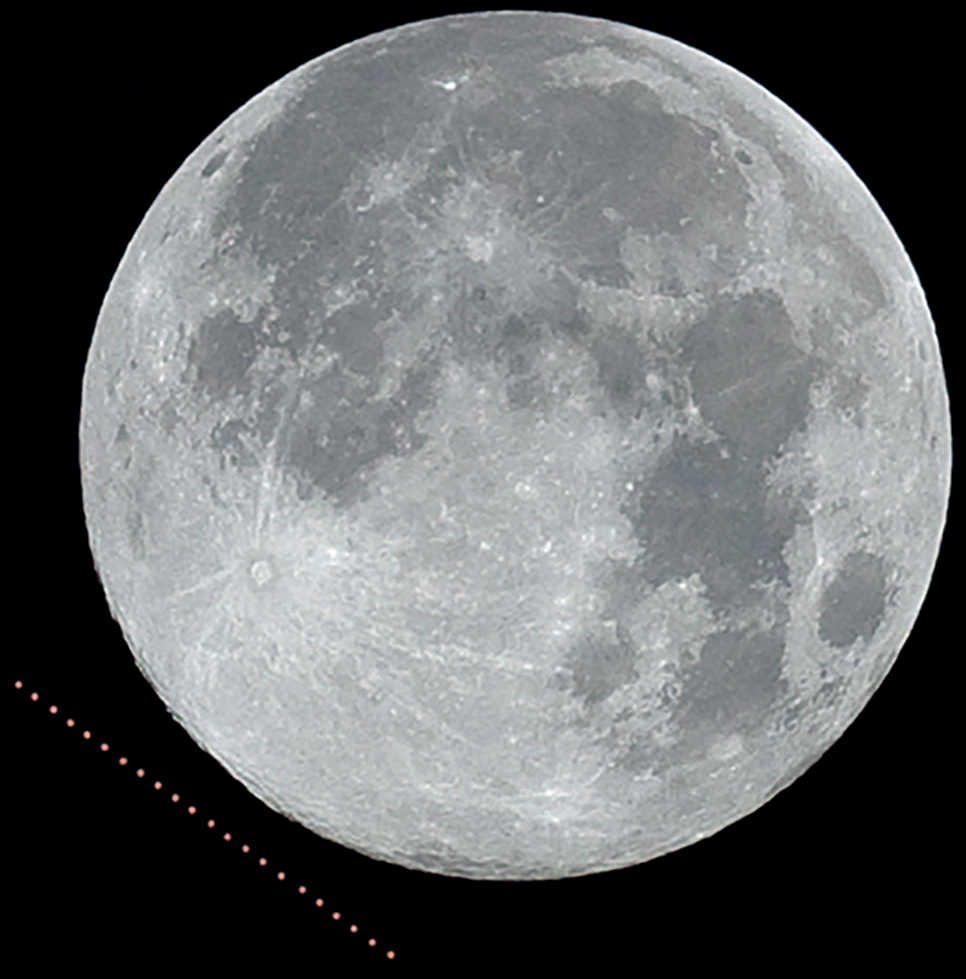 Even if the Moon does not occult the planet, the passage of the two celestial bodies can be an exciting photographic challenge. Here, a DSLR camera captured how, on 24.12.2007, planet Mars and the Moon move past one another, without any occultation occurring as seen from the observer's location. U. Dittler