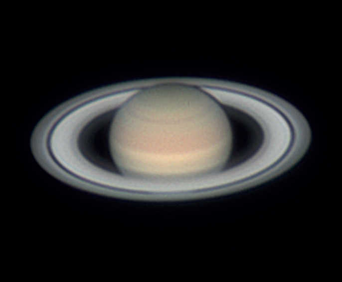 Bild des Planeten Saturn, aufgenommen am 20.5.2016 mit einem 10 Zoll Newton-Teleskop, Barlow und ZWO ADC bei f=4300mm. Aufgezeichnet mit einer ASI290MM-Kamera mit RGB-Filtern. Summenbild aus 3000 von 6000 Bildern. Volker Heinz