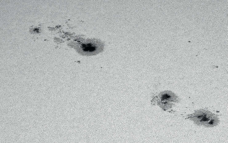 When shooting with long focal length telescopes the granules and details of the sunspots can be captured. This picture was taken with an uncooled CCD camera on a telescope with a 130-mm aperture and a 2,000-mm focal length (composite of 500 images from a 2,500 image capture sequence). U. Dittler