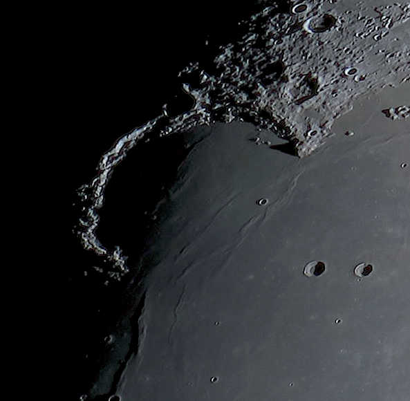 The peaks of Montes Jura rise out of the shadows and are illuminated over a period of several hours. Rolf Hempel