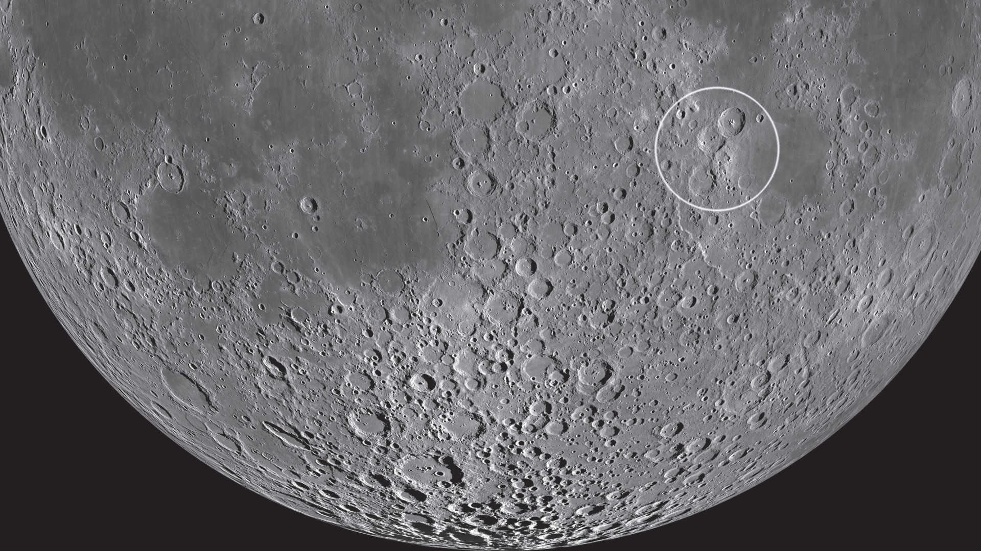 El trío formado por Theophilus, Cyrillus y Catharina está situado directamente en el borde occidental del Mare Nectaris. NASA/GSFC/Universidad Estatal de Arizona