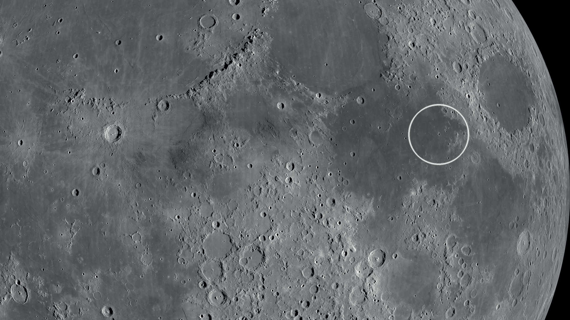 Rima e Rupes Cauchy situam-se na parte leste do Mare Tranquillitatis. NASA/GSFC/Arizona State University