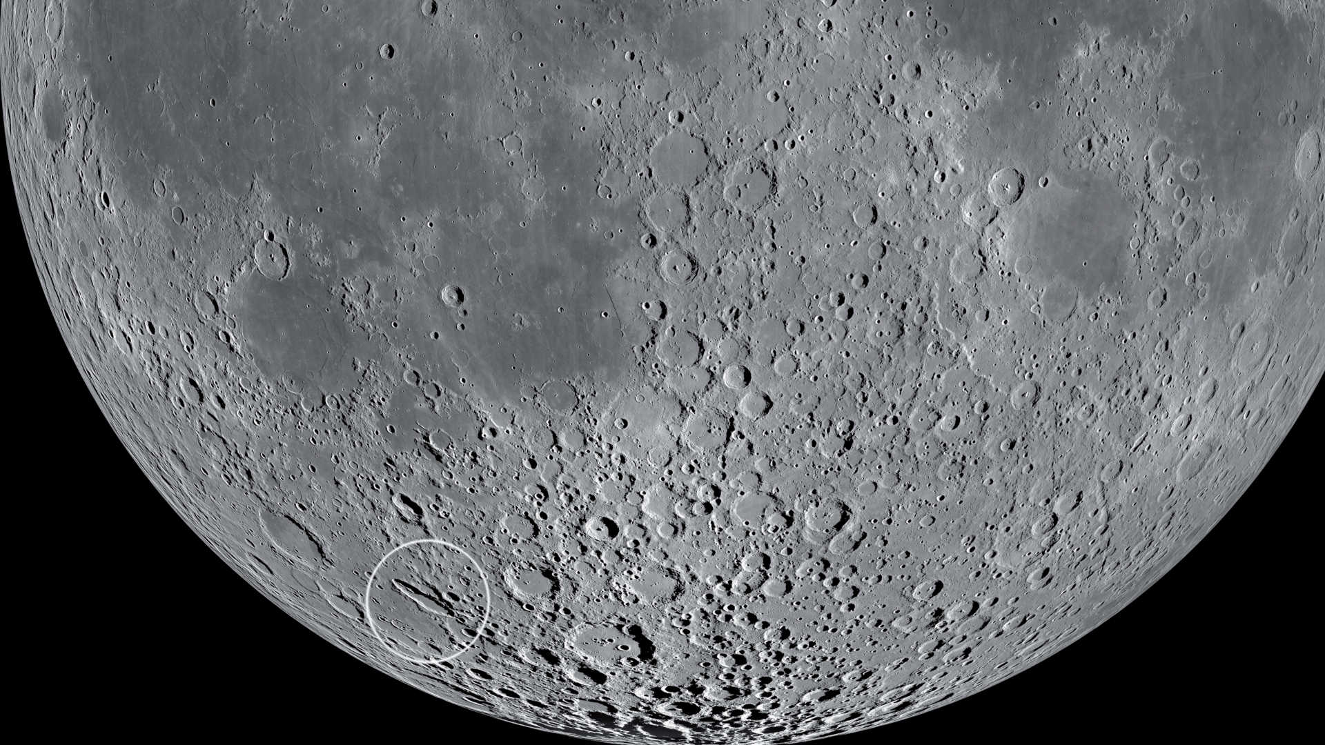 Inclinação na borda da Lua