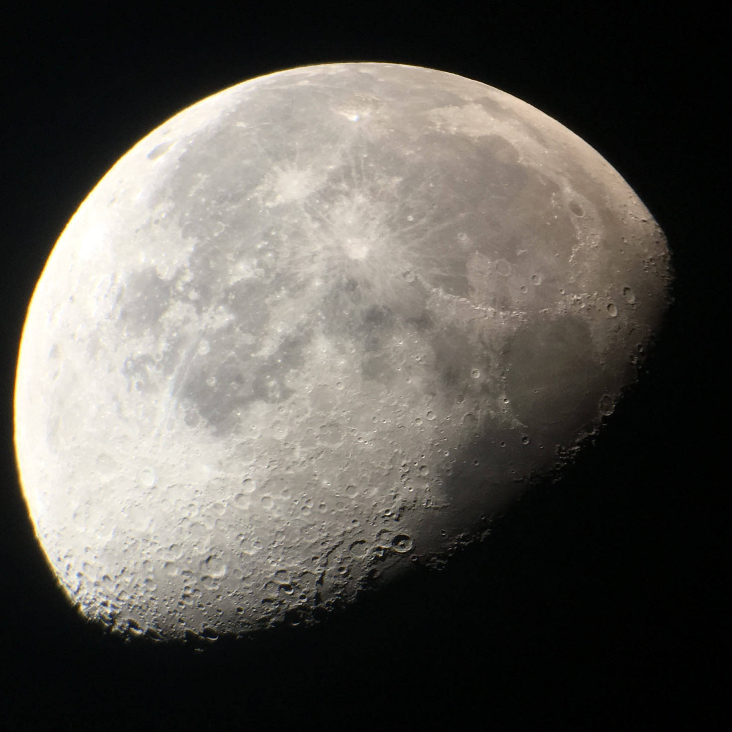 A imagem: a lua no smartphone