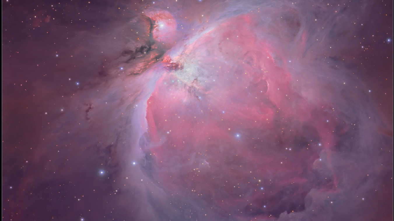 Apenas verá a Nebulosa de Oríon em cores brilhantes numa fotografia. Mario Weigand