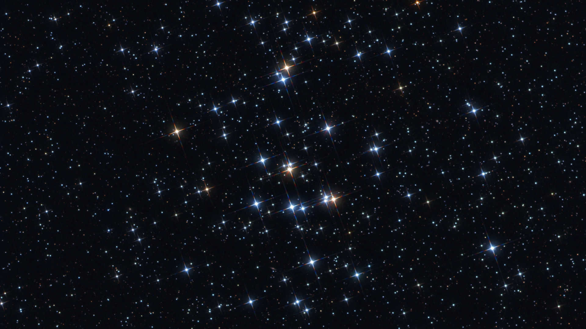 Der offene Sternhaufen M 44 steht jetzt im Frühling in seiner ganzen Pracht am Nachthimmel. Mario Weigand