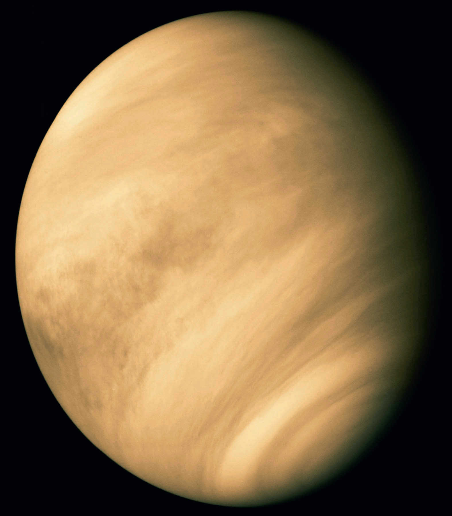 Venus văzută de sonda americană Mariner 10 în februarie 1974. Structurile noroase nu sunt vizibile de pe Pământ. Calvin J. Hamilton