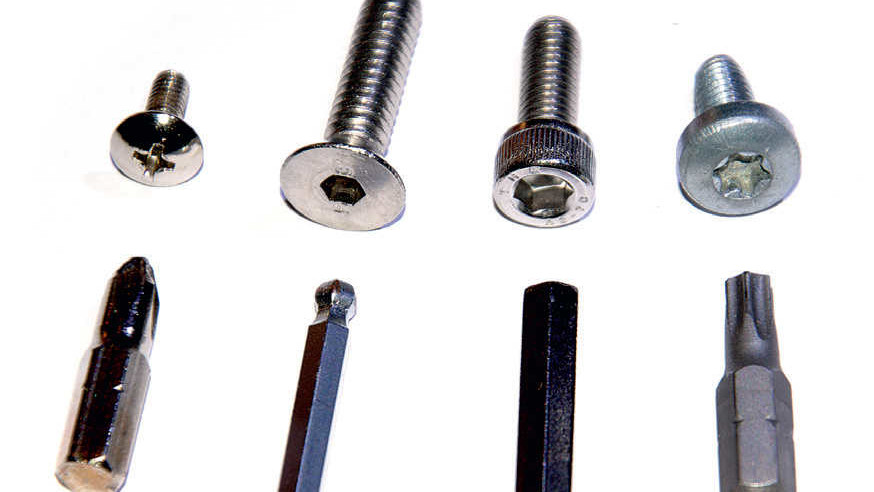 Innensechskant- (Mitte) und Torx-Schrauben
(rechts) nehmen hohe Drehmomente auf
und verhindern ein versehentliches Abgleiten
des Werkzeugs. S. Wienstein