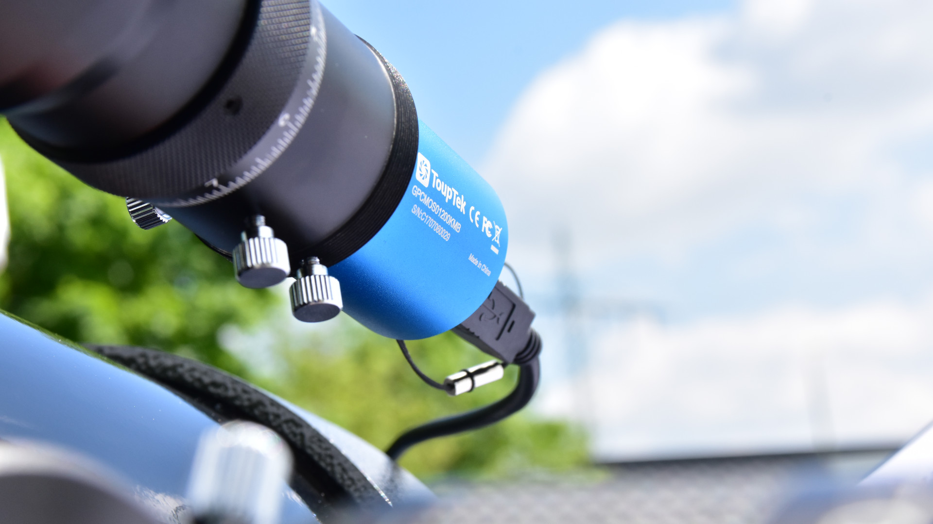 Attaching a digital camera to a telescope