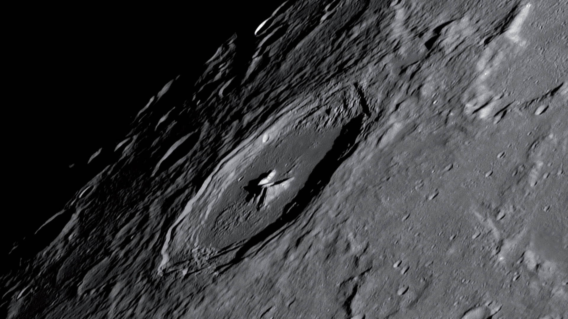 La surface de la Lune est toujours un motif captivant et, en utilisant le bon logiciel, vous pouvez extraire d’une vidéo les détails les plus fins. M. Weigand