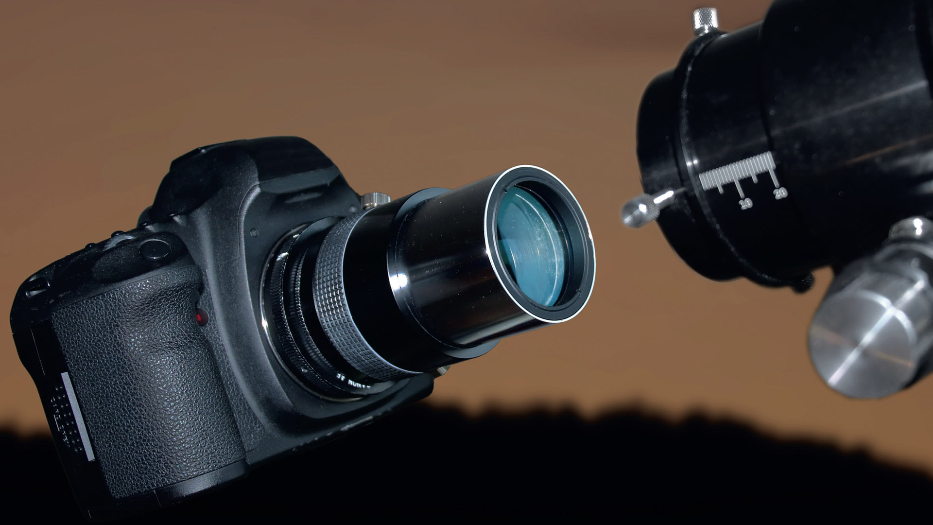 Reductoarele sunt sisteme de lentile destinate reducerii distanței focale a telescoapelor și sunt disponibile în diferite versiuni și cu factori de reducție diferiți. M. Weigand