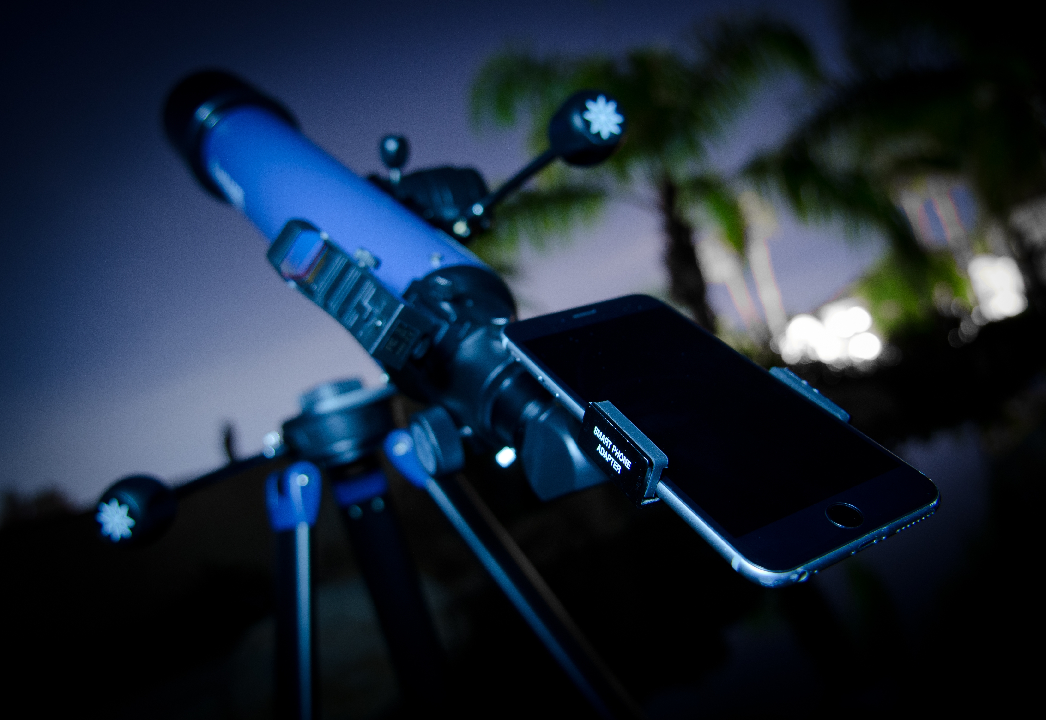 Smartphone an einem Meade StarPro