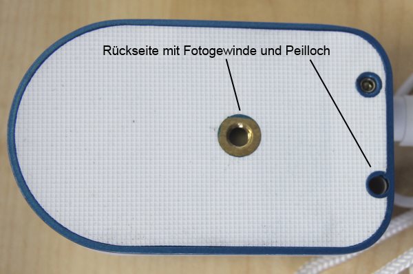 Fotogewinde und Peilloch auf der Rückseite